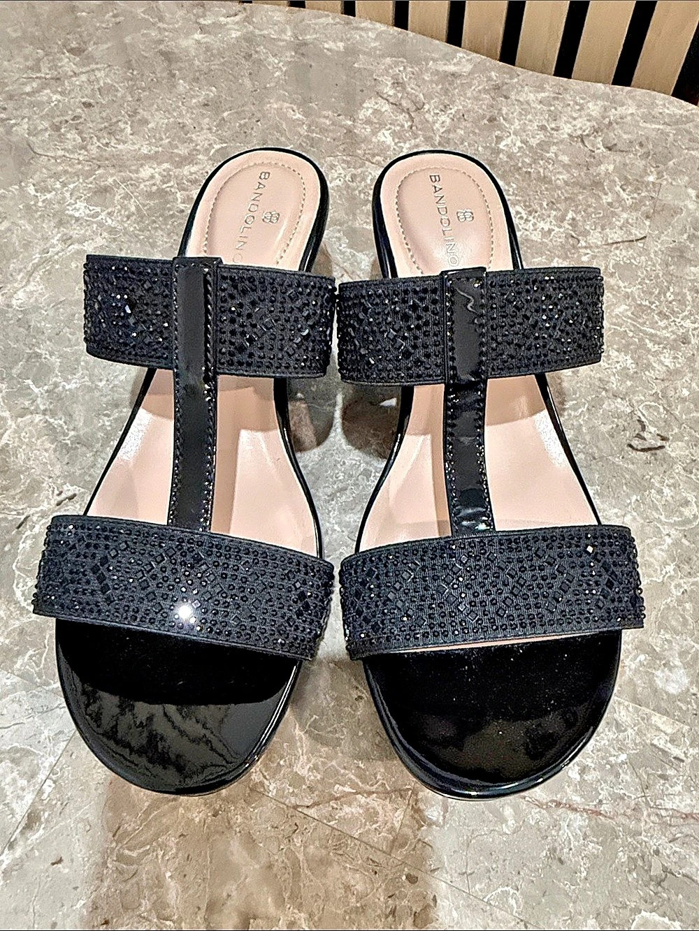 BANDOLINO Iluvit Embellished T-Strap Wedge Sandals Black size 8M NWOB